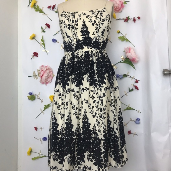 Ann Taylor Dresses & Skirts - EUC Ann Taylor floral spaghetti strap sun dress